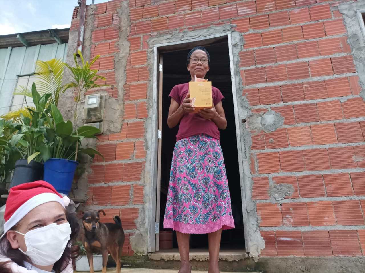 Camacã: Secretaria de Assistência Social distribui Panettone para os idosos
